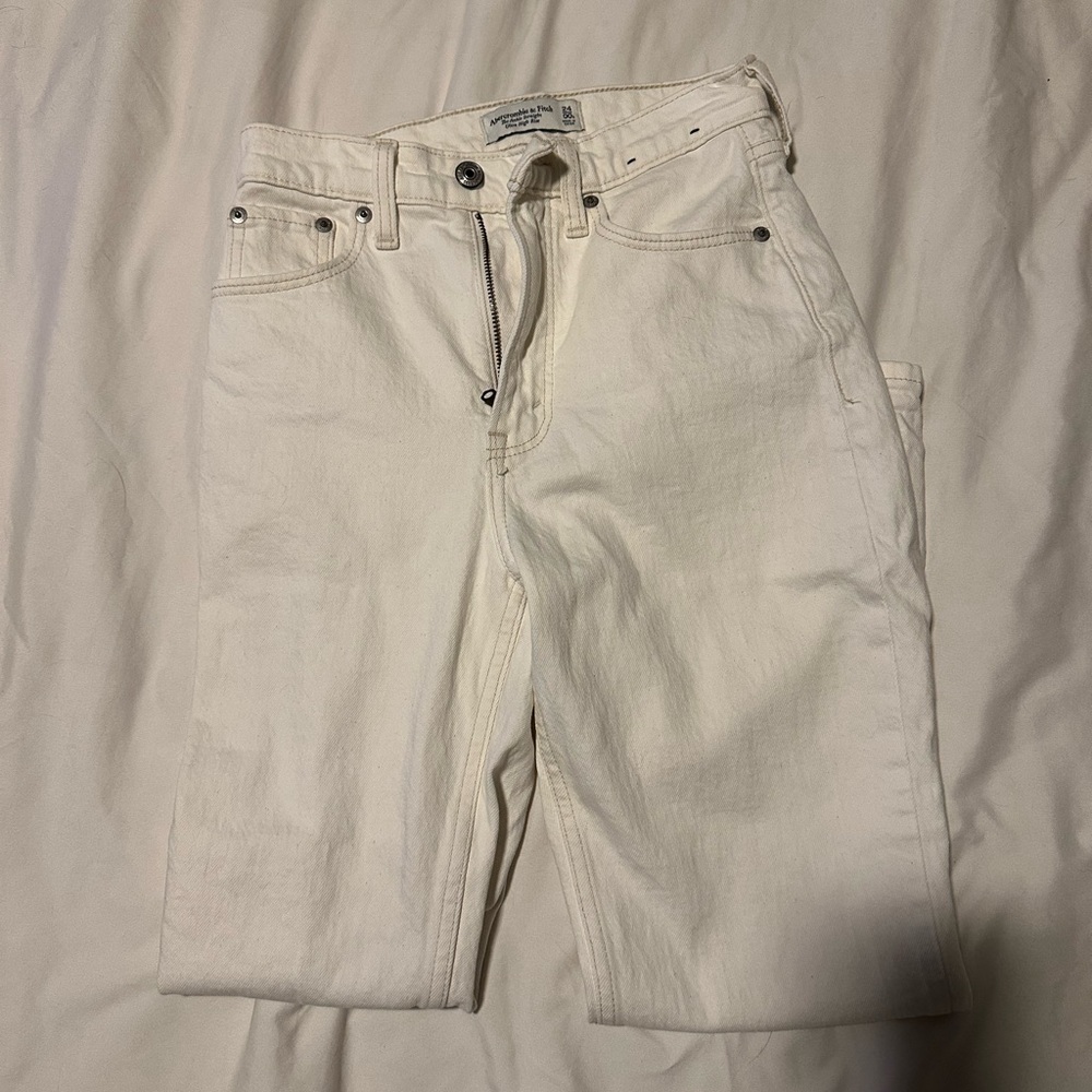 Abercrombie & Fitch Curve Love Cream High Rise Slim Straight Jeans